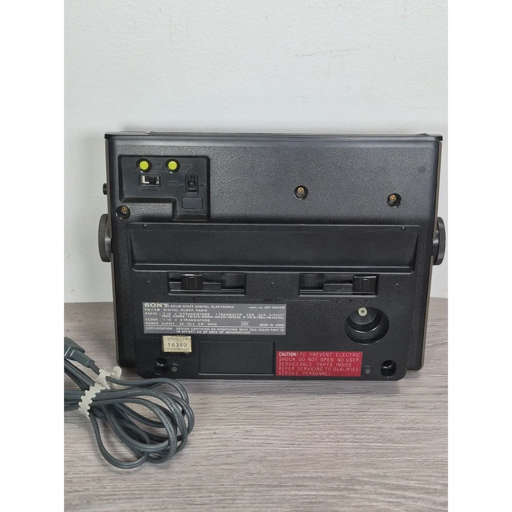 Sony Solid State Digital Alarm Clock AM/FM Radio & Stand ICF-C800W Works